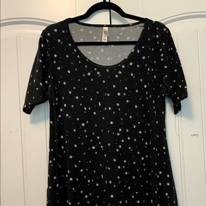 Lularoe black/white print top.